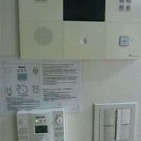 玄関のモニターと室温調節