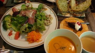 パンが美味しいオシャレカフェ！女子は好きでしょう～