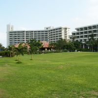 ホテル前の庭園