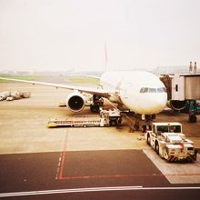 多くの飛行機が離着陸しています