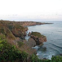 夕陽に照らされた絶壁