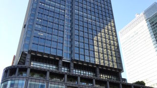 丸ビルと対をなす東京駅前の高層ビル