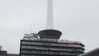 京都駅前にあるタワーです。