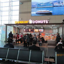 ドーナッツを売ってました.