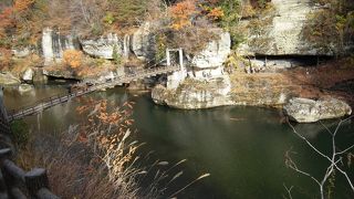 断崖は絶景で紅葉がきれいでした。