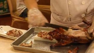 中は落ち着けるレストランです。