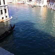 橋から反対側の運河