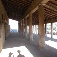 秘儀荘の入ってすぐの柱のある場所