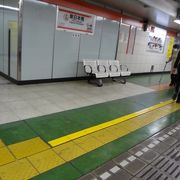 総武快速と都営地下鉄の乗換駅