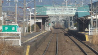 木造の武家造駅舎が現存する駅です