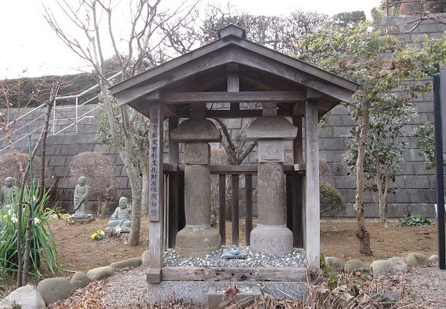 石造庚申幢は宗英寺にあり、「見ざる」「言わざる」「聞かざる」が彫られています。