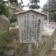 祥泉院には万葉歌碑があり、祥泉院遺跡には縄文・弥生時代の住居跡があります。