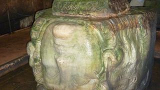 逆さメドゥーサは必見！