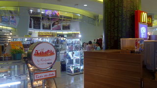 地上階でのバーゲンが楽しい