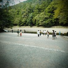 内宮を歩いていれば行けます