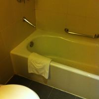 狭いバスルーム