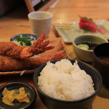 定食の他にも生きのいいお魚がありますよ。