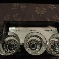 一人１回しか頼めない日本酒飲み比べ。もちろん、フリー