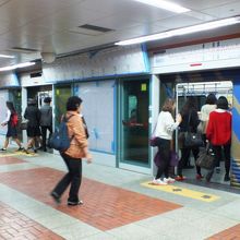 ソウルだけでなく釜山地下鉄も設置が進む。