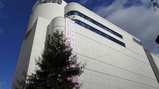 八丁堀の付近でも一番人通りが多いエリアのシンボル的な建物になっています