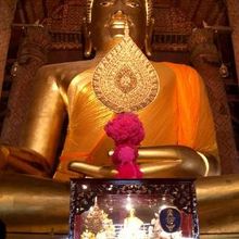 仏像に服を着せる