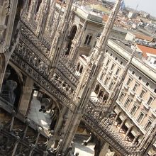 階段から屋上に登りました。