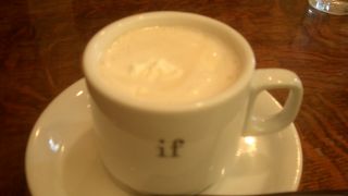 昭和調のおちつける駅前喫茶店。