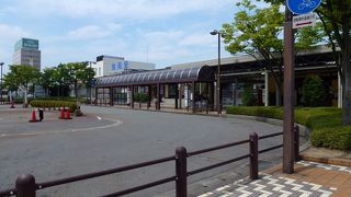 鶴岡駅 --- 山形県の日本海側の町「鶴岡」の中心駅です。