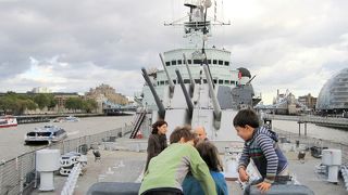 　戦艦ベルファスト号とヘイズガレリア ＠テムズ南岸