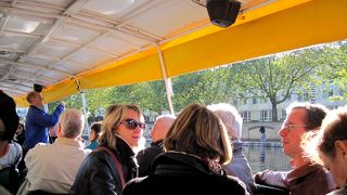 リージェンツ運河で船に乗り、カムデン・ロックへ