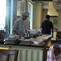 卵料理とフォーをその場で作ってくれます。