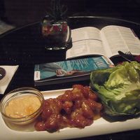 バーの食事(えびが最高）