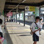 かみのやま温泉駅 --- 新幹線が停車する駅にしてはこじんまり・・・。