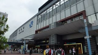 岡山駅 --- 非常に大きい駅で利便性が高いです！