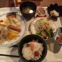 朝食はこんな感じ。たらこうまい。