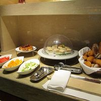 ハッピーアワーの食事は充実