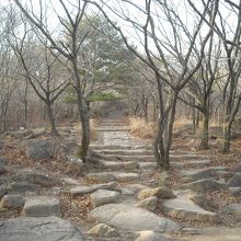  梵魚寺（ポモサ）から北門までの道です。