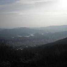 北門と東門の間の稜線からの眺めです。