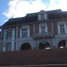 城門のような入り口