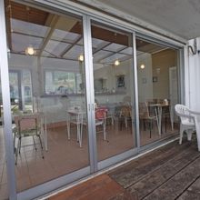 テラスから店内を撮影