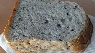 梅島駅改札正面にあるカフェベーカリーショップ