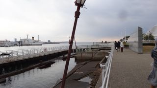 神戸に行った時は、必ず寄るところです。　ここを見ると時人の被害の大きさが感じられます。