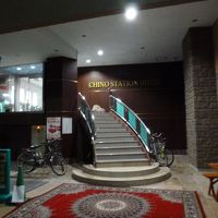 ホテルの入り口（２Fがフロント）