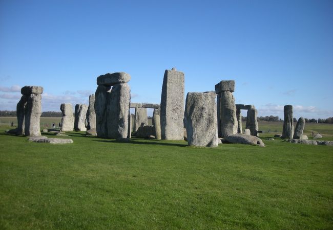 ストーンヘンジ、エーヴベリーと関連する遺跡群        Stonehenge, Avebury and Associated Sites