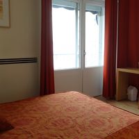 窓が広く明るかった