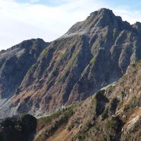 北穂高岳の山頂に小屋があります