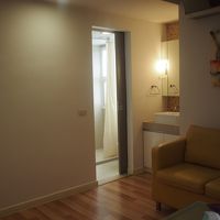 シャワールーム・トイレと洗面台