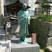 ９層の巨城であったと伝えられている北ノ庄城址公園（柴田公園）