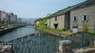 レトロな雰囲気の運河