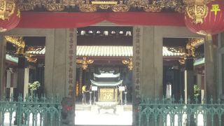 線香漂う中国寺院